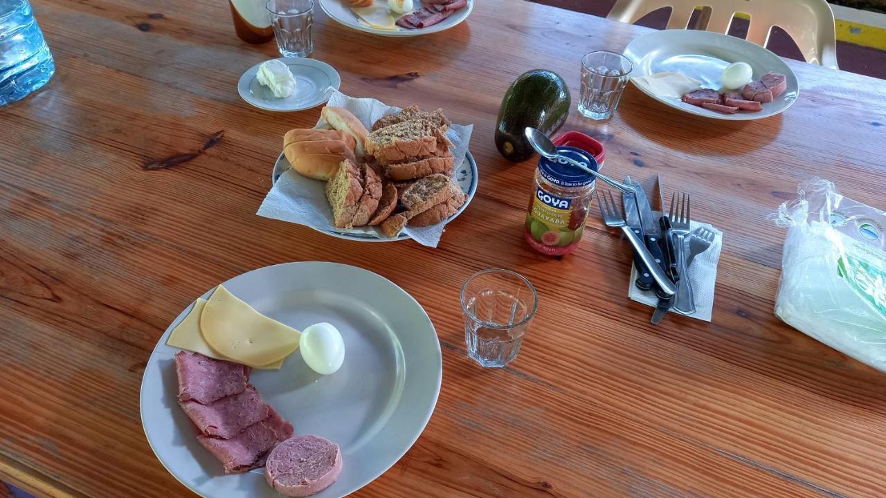 Las Avispas Conrado'S Guesthouse B&B מראה חיצוני תמונה